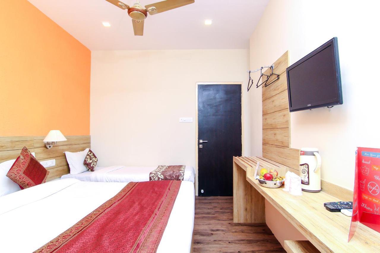 Hotel R B International Varanasi Exterior photo