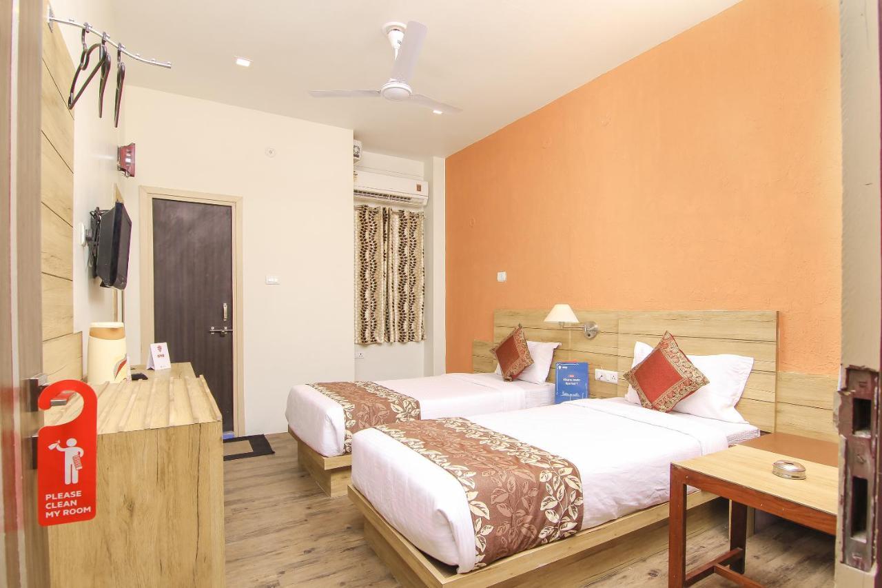 Hotel R B International Varanasi Exterior photo