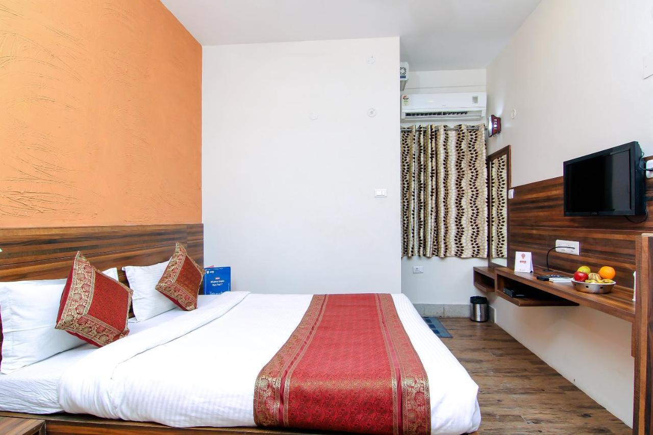 Hotel R B International Varanasi Exterior photo