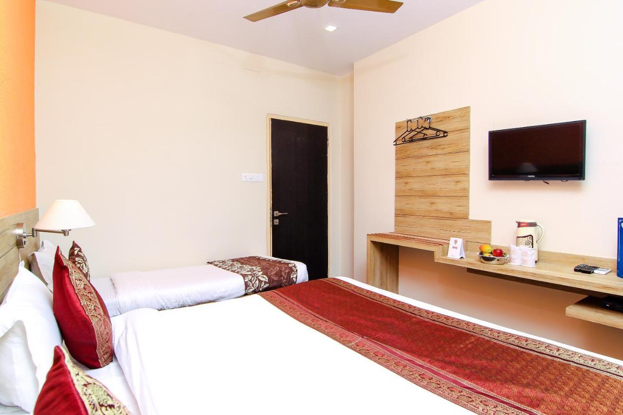 Hotel R B International Varanasi Exterior photo
