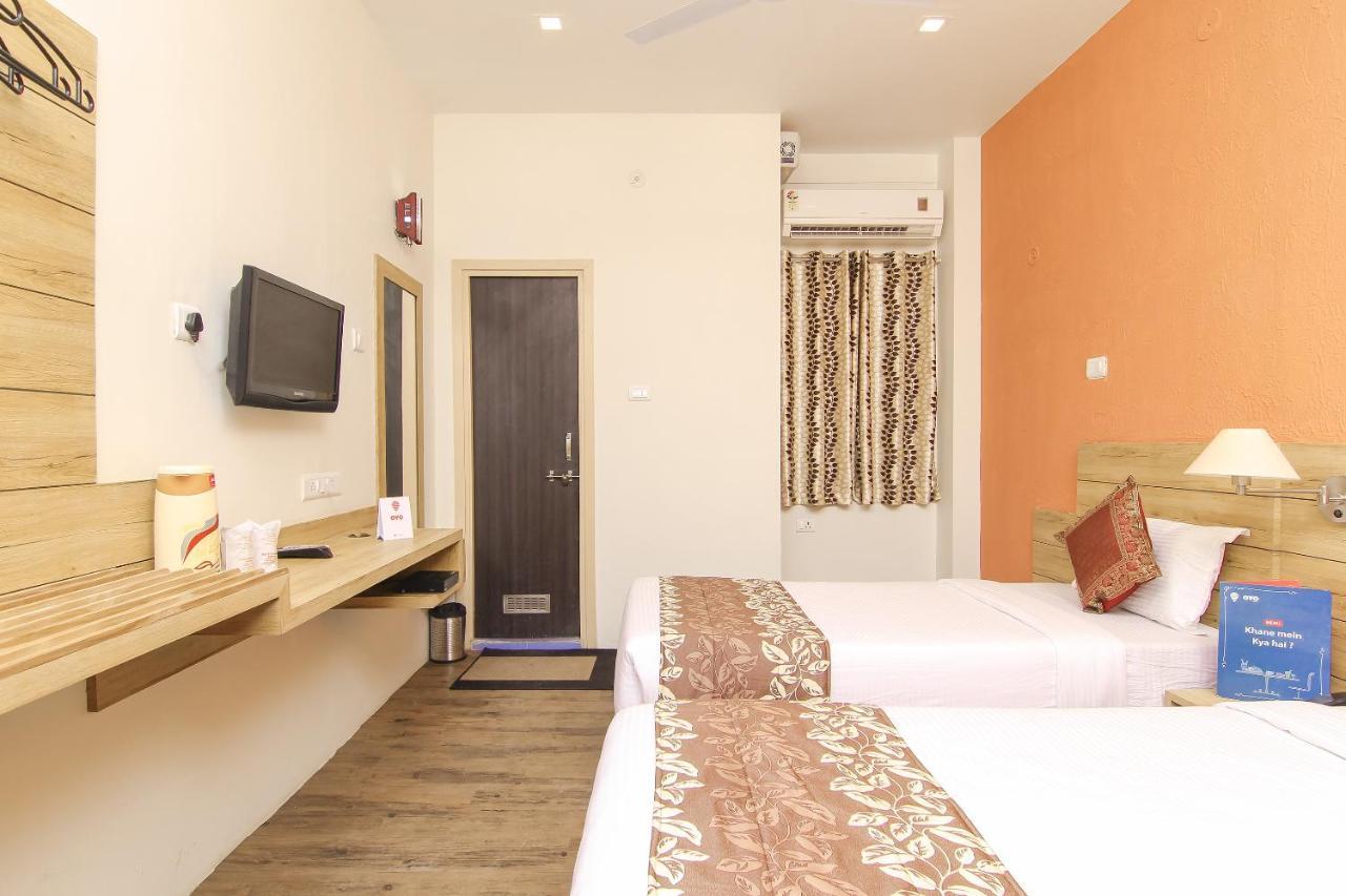 Hotel R B International Varanasi Exterior photo
